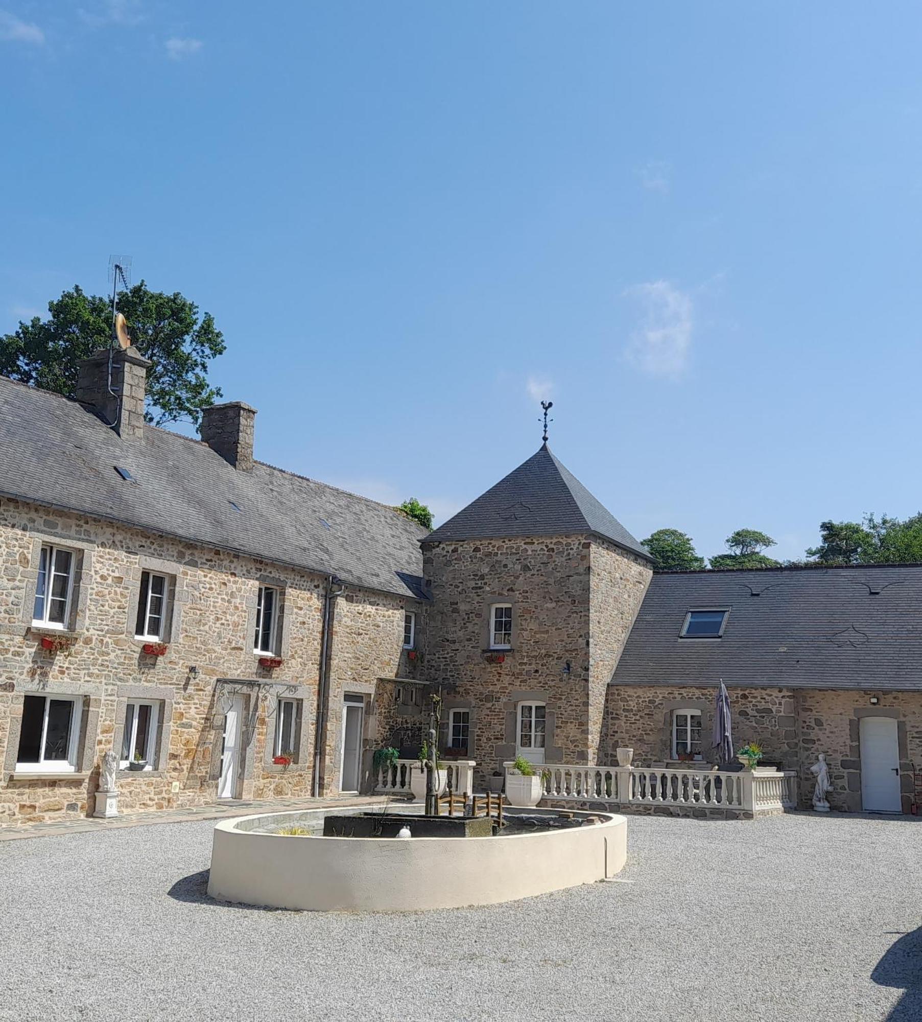 Domaine De La Tour Carree - 3 Chambres Benoitville Esterno foto